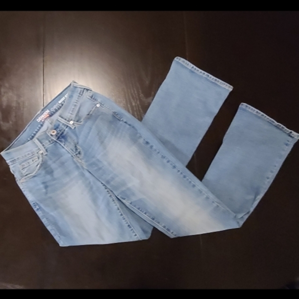 Levi's DENIZEN Curvy Bootcut Jeans In Light Wash, 26 x 32 - Picture 3 of 13